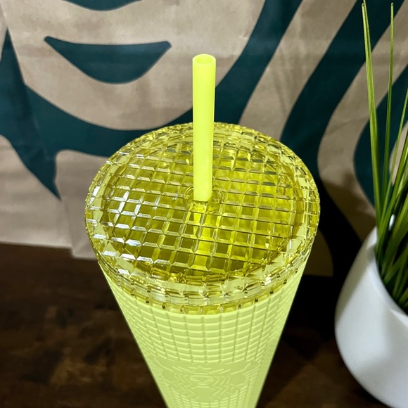 🌻 Starbucks 2023 Meadow Yellow Matte Soft-touch Grid Tumbler Venti 24oz - Picture 5 of 5